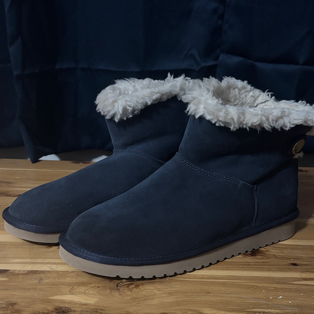 Women's Navy Koolaburra by Ugg Shearling-Lined Boots size 11 42 like new!